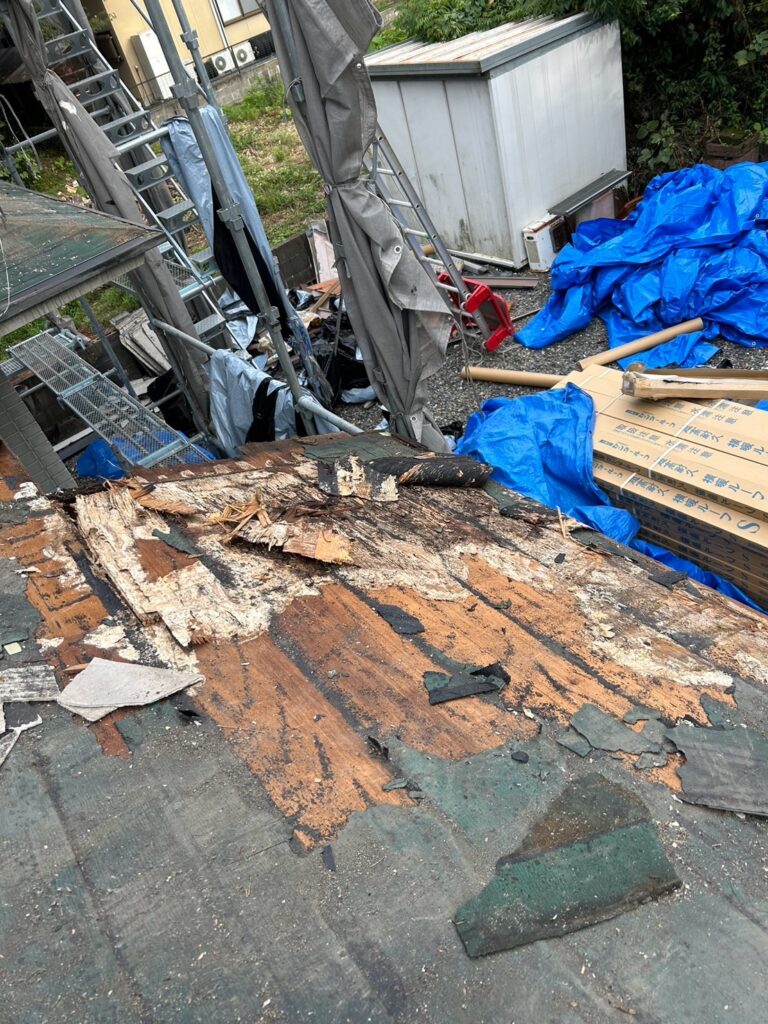 既存屋根材撤去
下地の腐食
