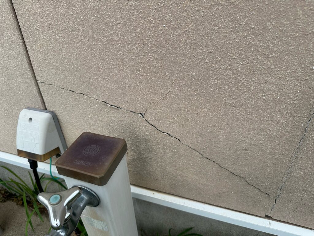 一部外壁の破損がありました