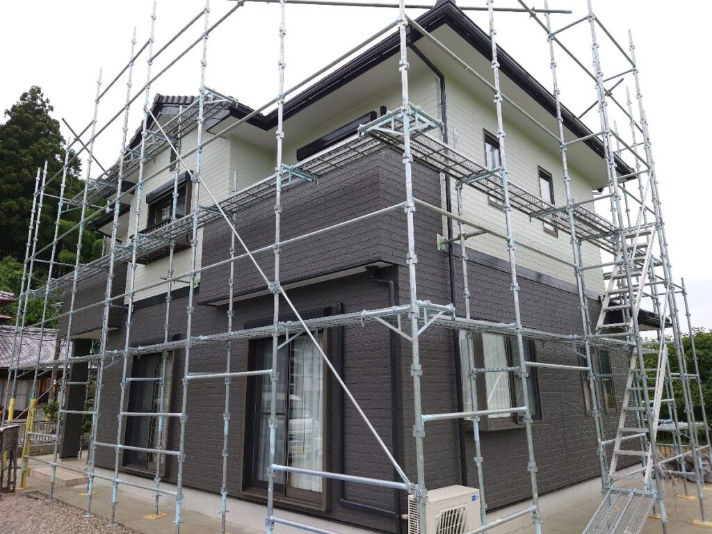 外壁と屋根の塗装は同時にやるべき？