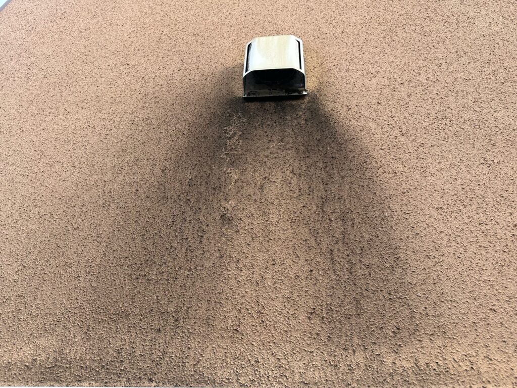 外壁の汚染が発生していました