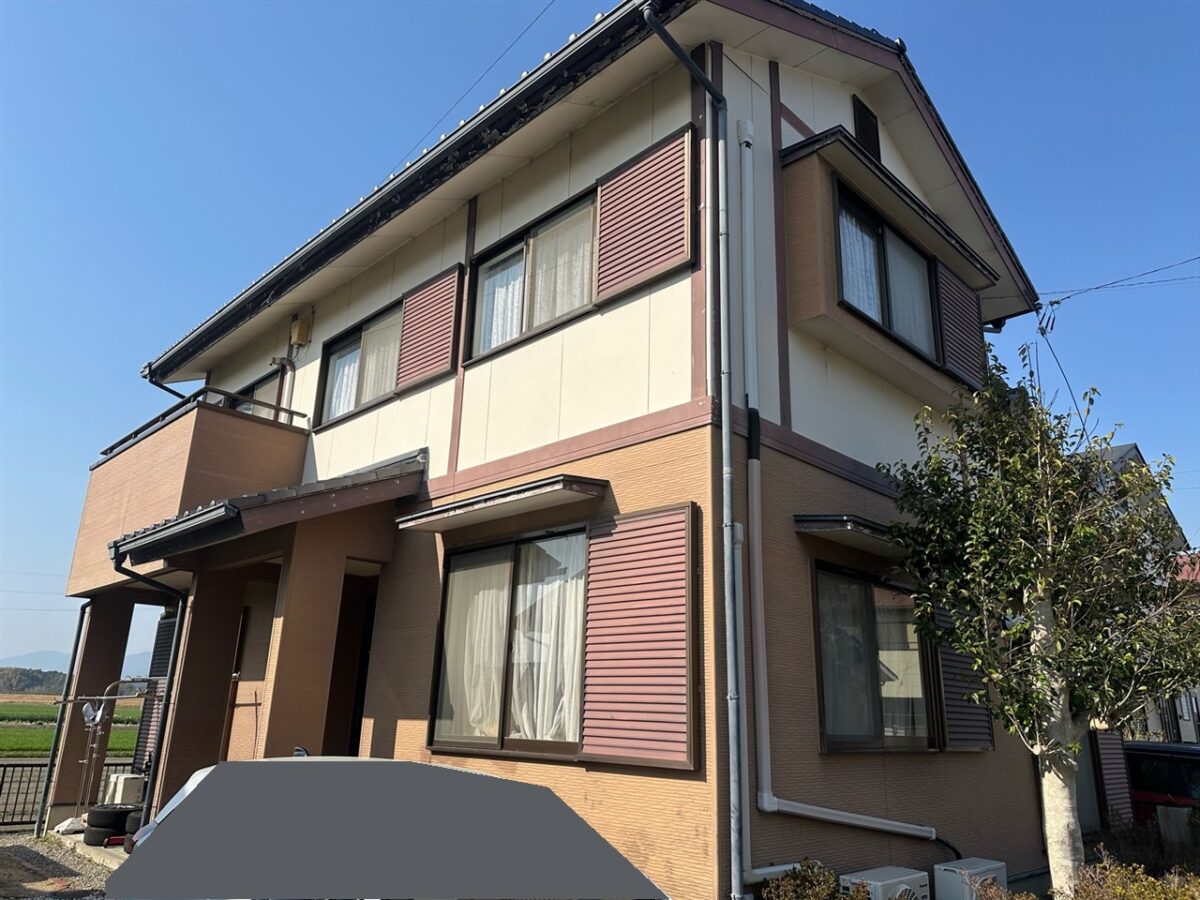 グレージュで塗替えて優しく落ち着いたお住まいへ