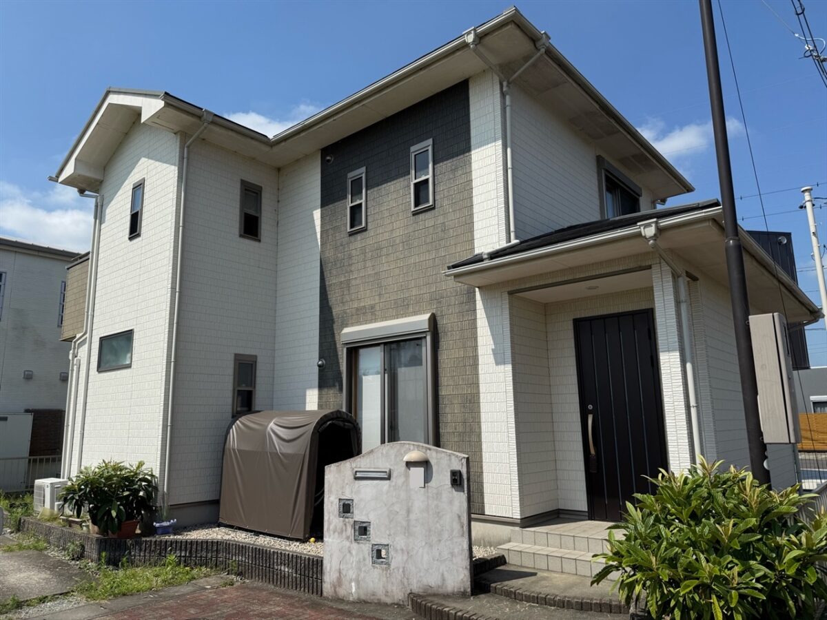 クリームホワイトにアクセントが映えるお洒落な住まいへ