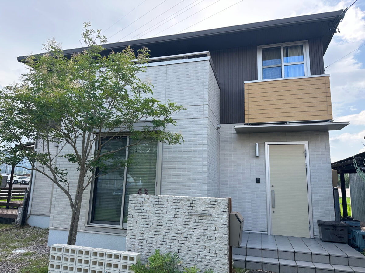 ダブルトーンダイヤモンドで重厚感のあるおしゃれなお住まいへ