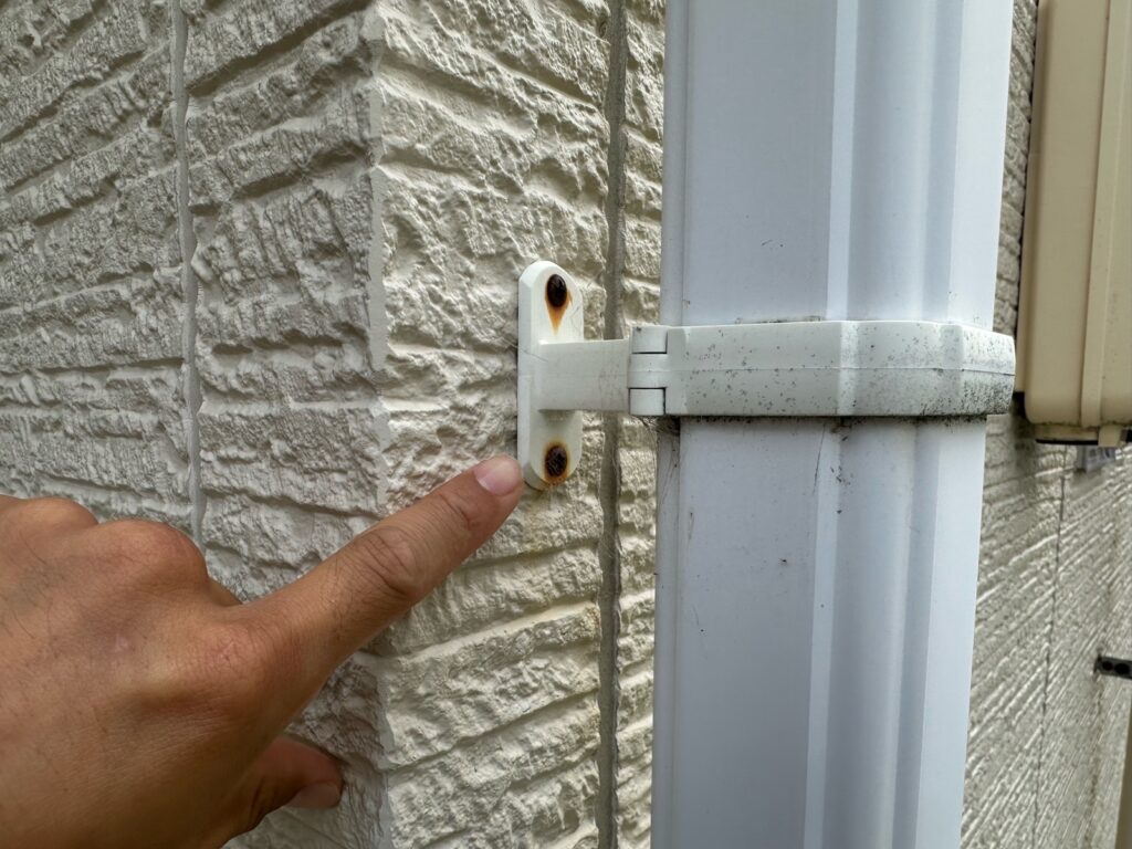 樋と掴み金物の劣化