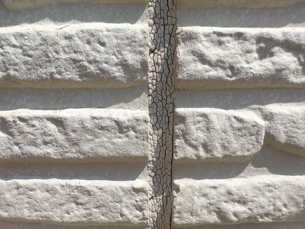 シーリングの亀裂