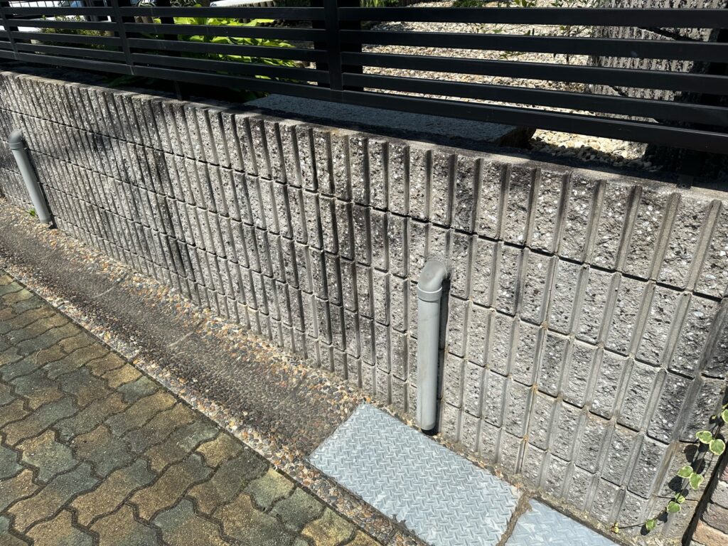 塀の黒ずみ