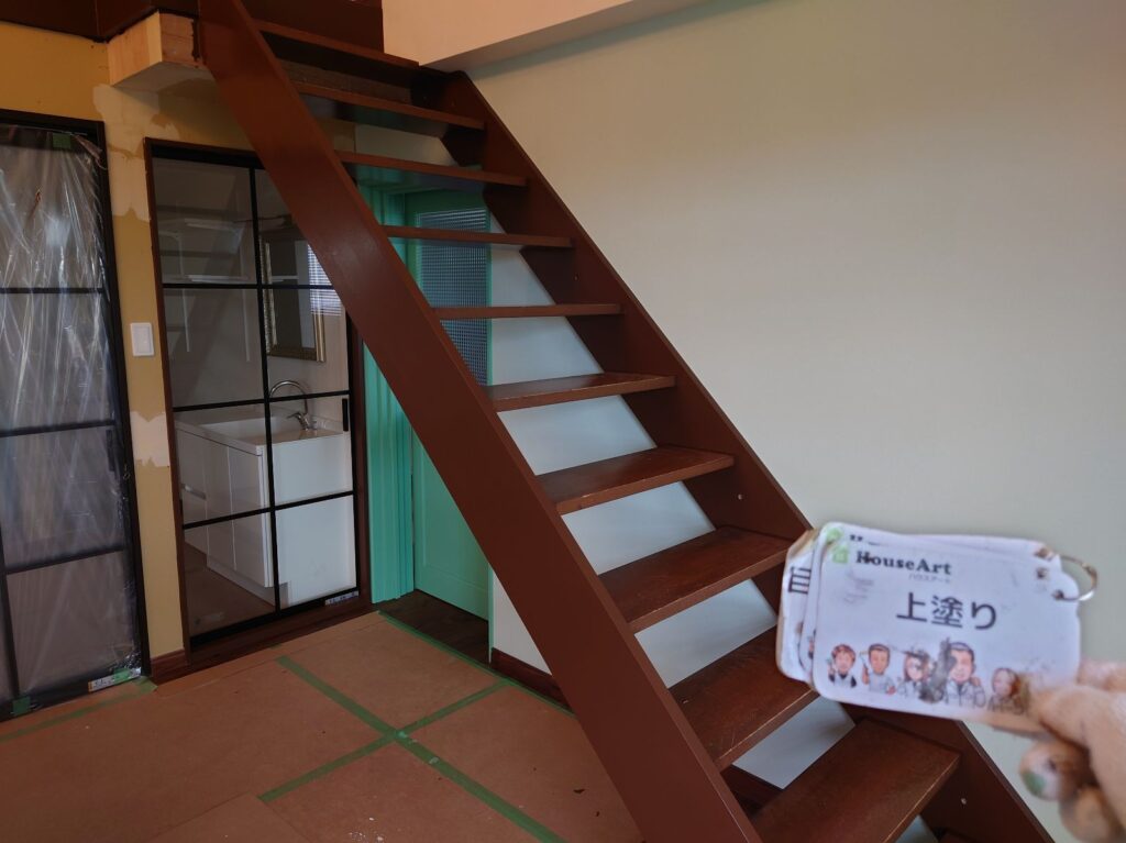 階段　上塗り