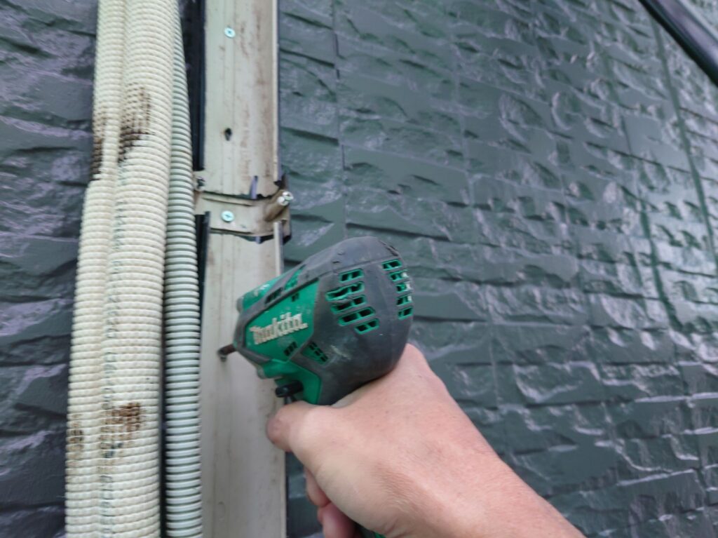 エアコンカバーは外して塗装します