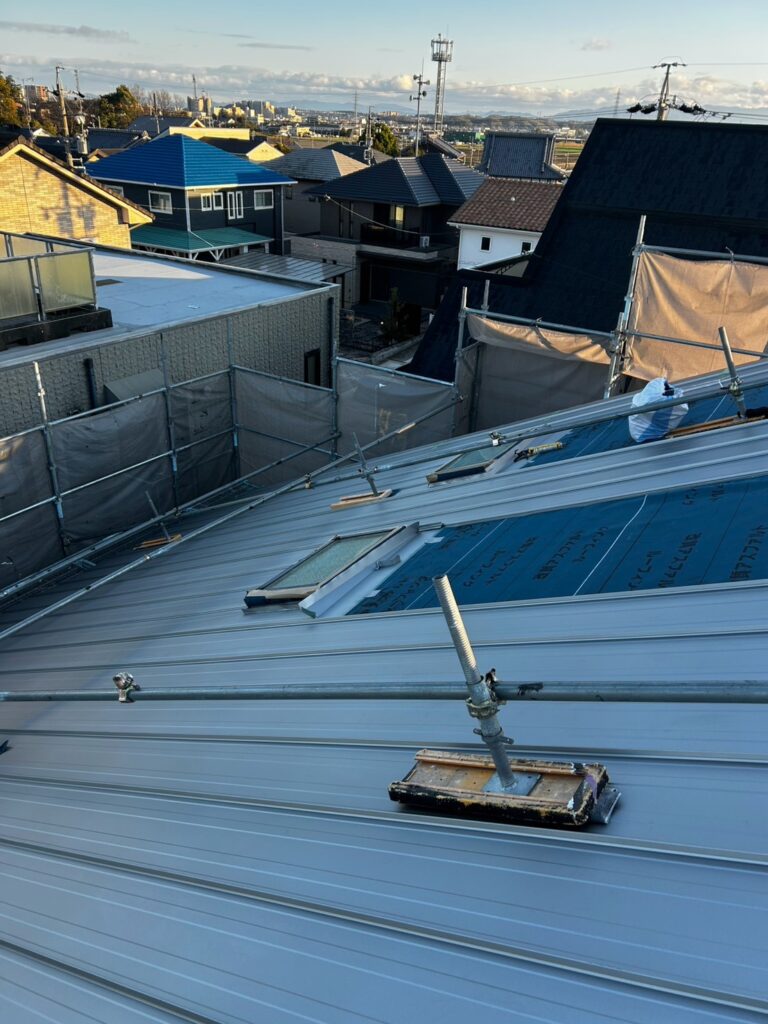 屋根　板金屋根設置