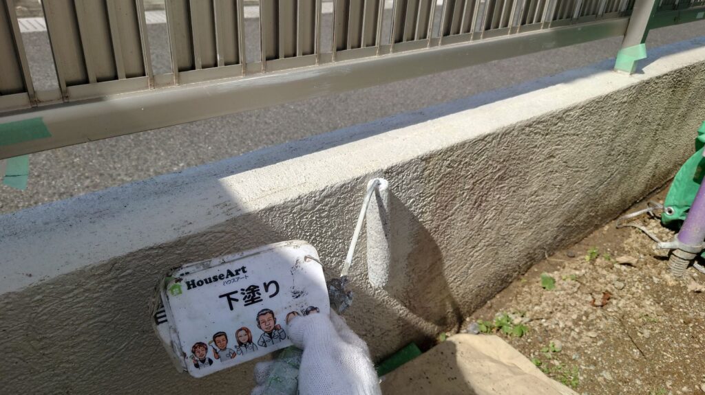 塀　下塗り