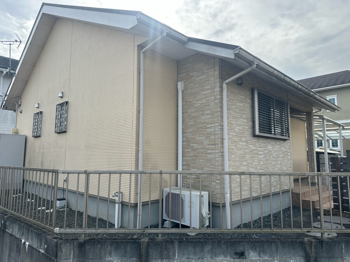 ブラウン多彩模様×ダークグリーンが映える高級感あるお住まいへ