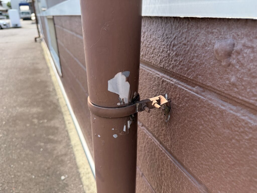 樋の塗膜の剥がれ