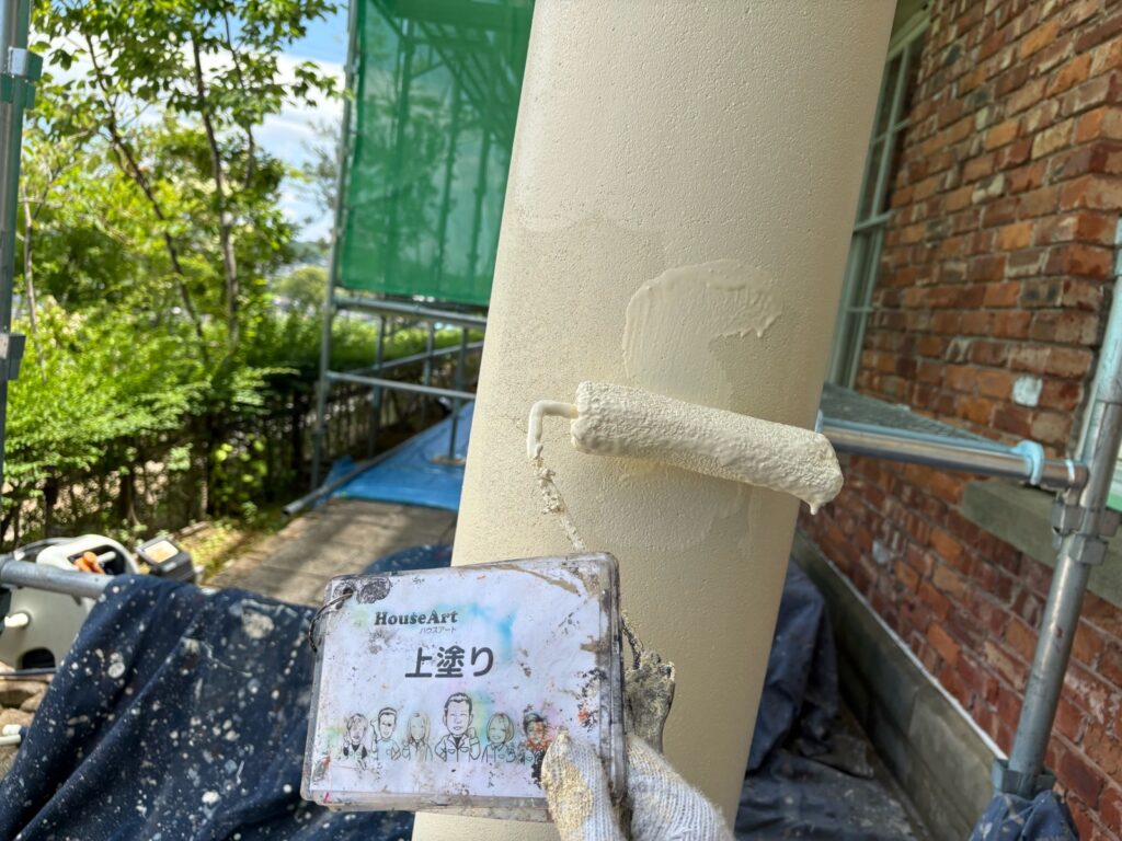玄関前柱　上塗り