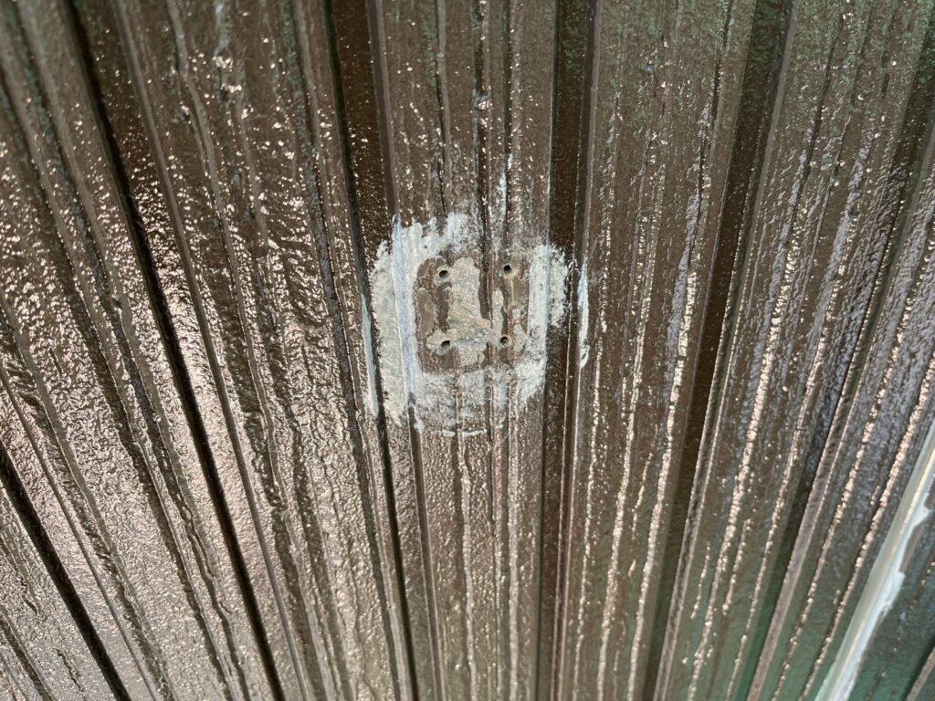 外壁穴　施工前