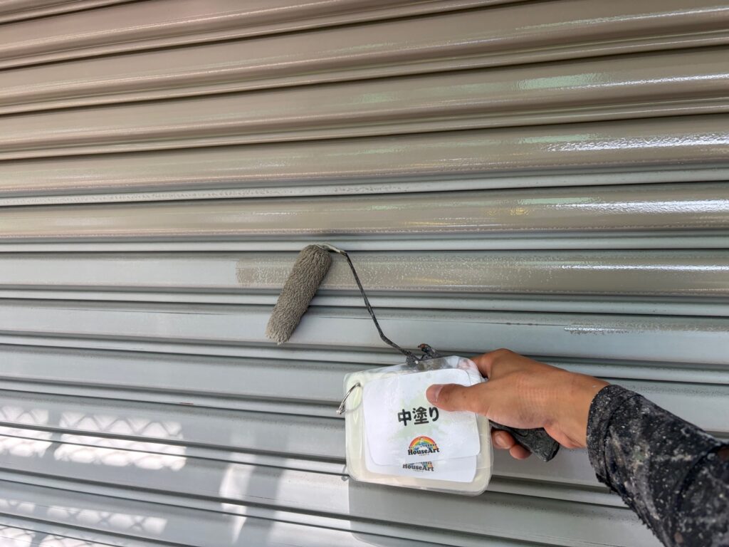シャッター　中塗り