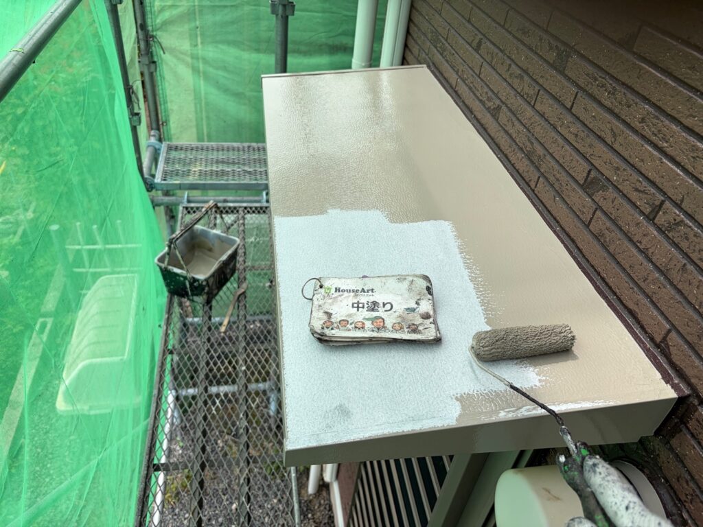 庇　中塗り