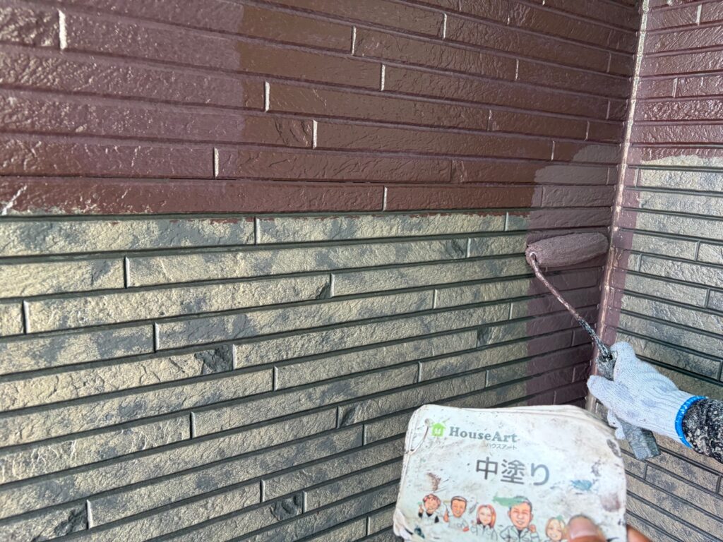 外壁　中塗り　（1回目）